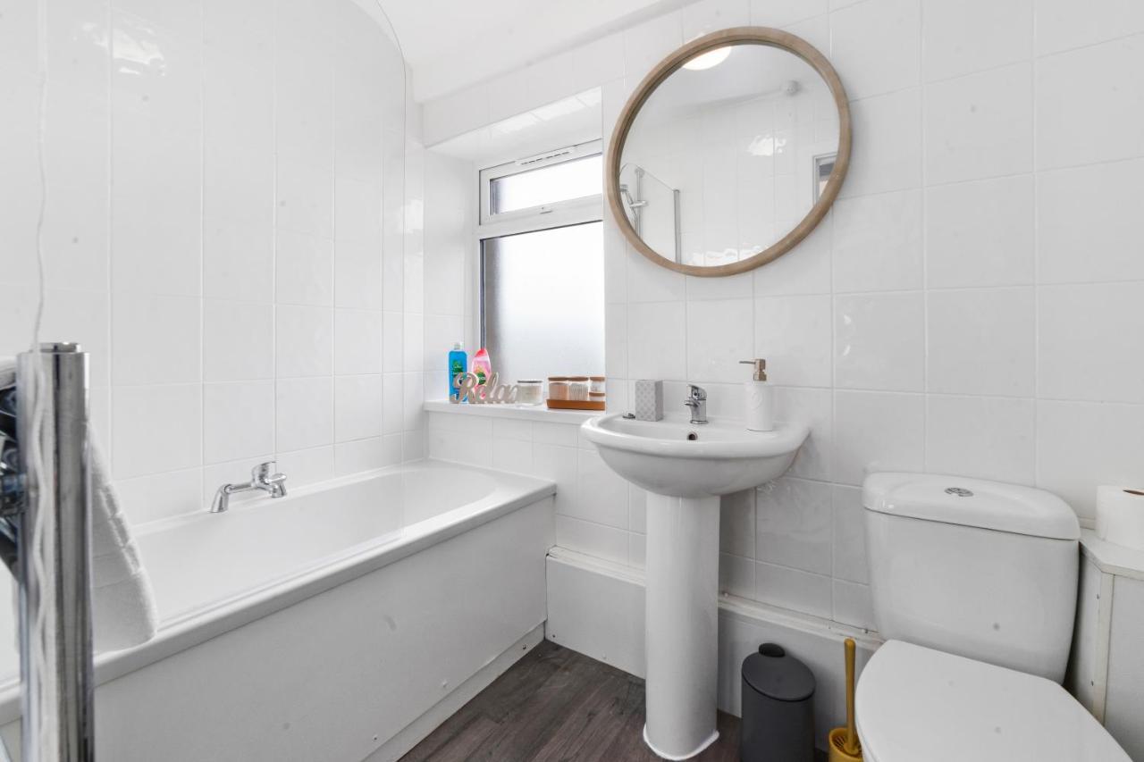 Village Cwtch Whitchurch 2 Bedroom Apartment カーディフ エクステリア 写真
